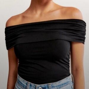 Abercrombie & Fitch Black Off-Shoulder ruched top